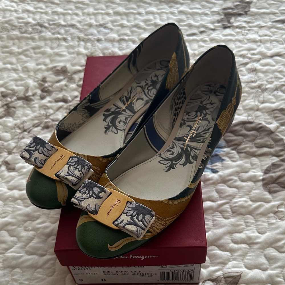 Salvatore Ferragamo Green & Gold Patterned Vara Bow Flats